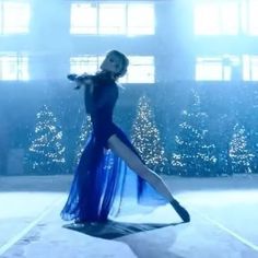 Lindsey Stirling - Carol Of The Bells рисунок
